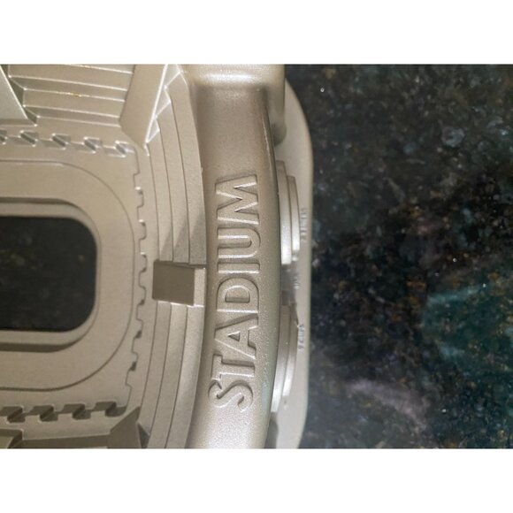 Nordic Ware Aluminum Stadium, Made in USA - Picture 2 of 7